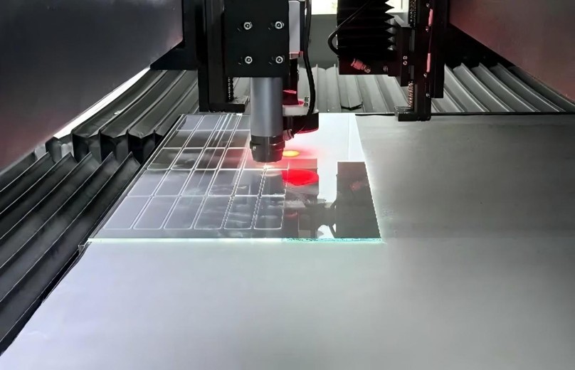 laser scribing & breaking.jpg laser scribing & breaking.jpg