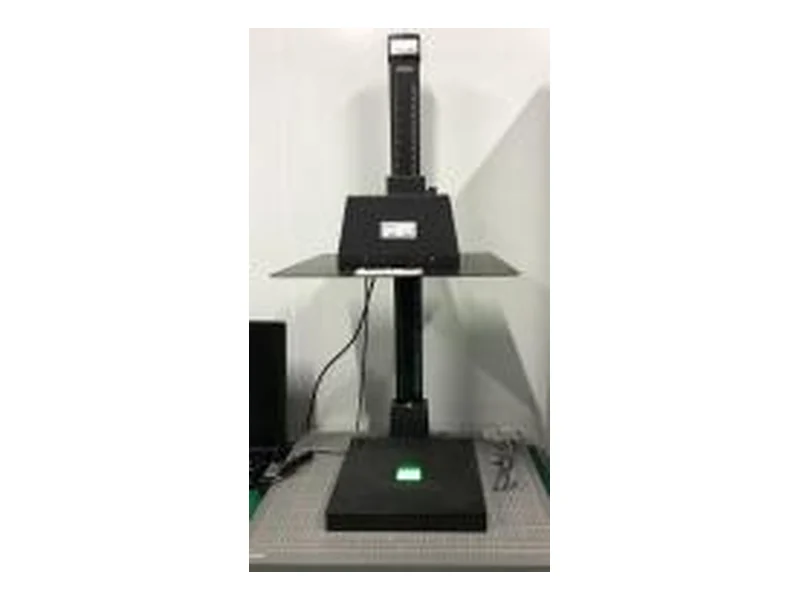 Sparkle tester used for evaluating visual sparkle on anti-glare glass