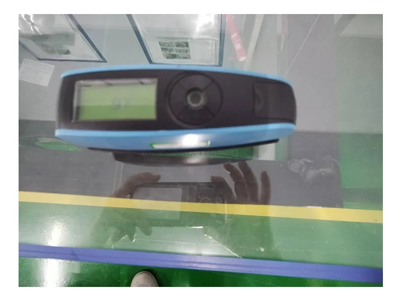 Gloss meter for measuring reflected gloss on cover glass